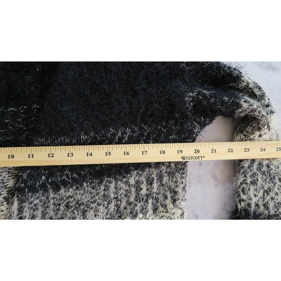 Roommates Women's Striped Nubby Fuzzy Knit Tassel Hem Cardigan Sweater. Size L‎ - Picture 7 of 8